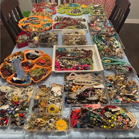 We’ve got trays!!! Join our lives! 😱😱😱😱 - Picture 3 of 4